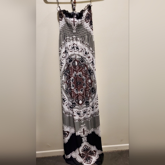 PRESTIGE EDGE | Mandala Summer Maxi Wooden Beads Halter Dress in Medium - Picture 2 of 5